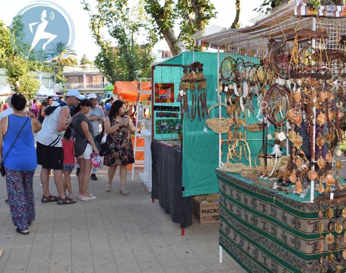 Ya se vive el Dakar en Merlo, cientos de personas copan la feria
