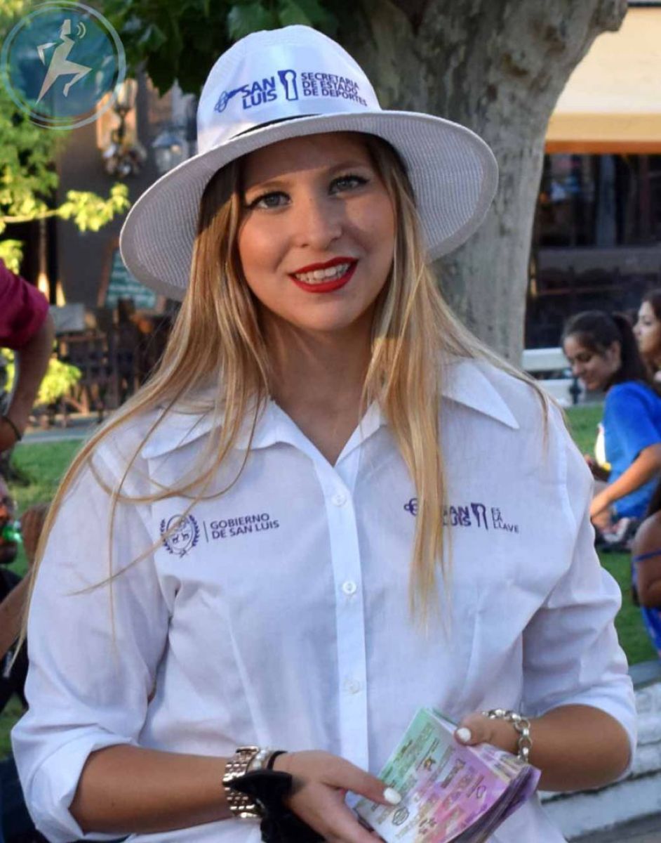 Ya se vive el Dakar en Merlo, cientos de personas copan la feria