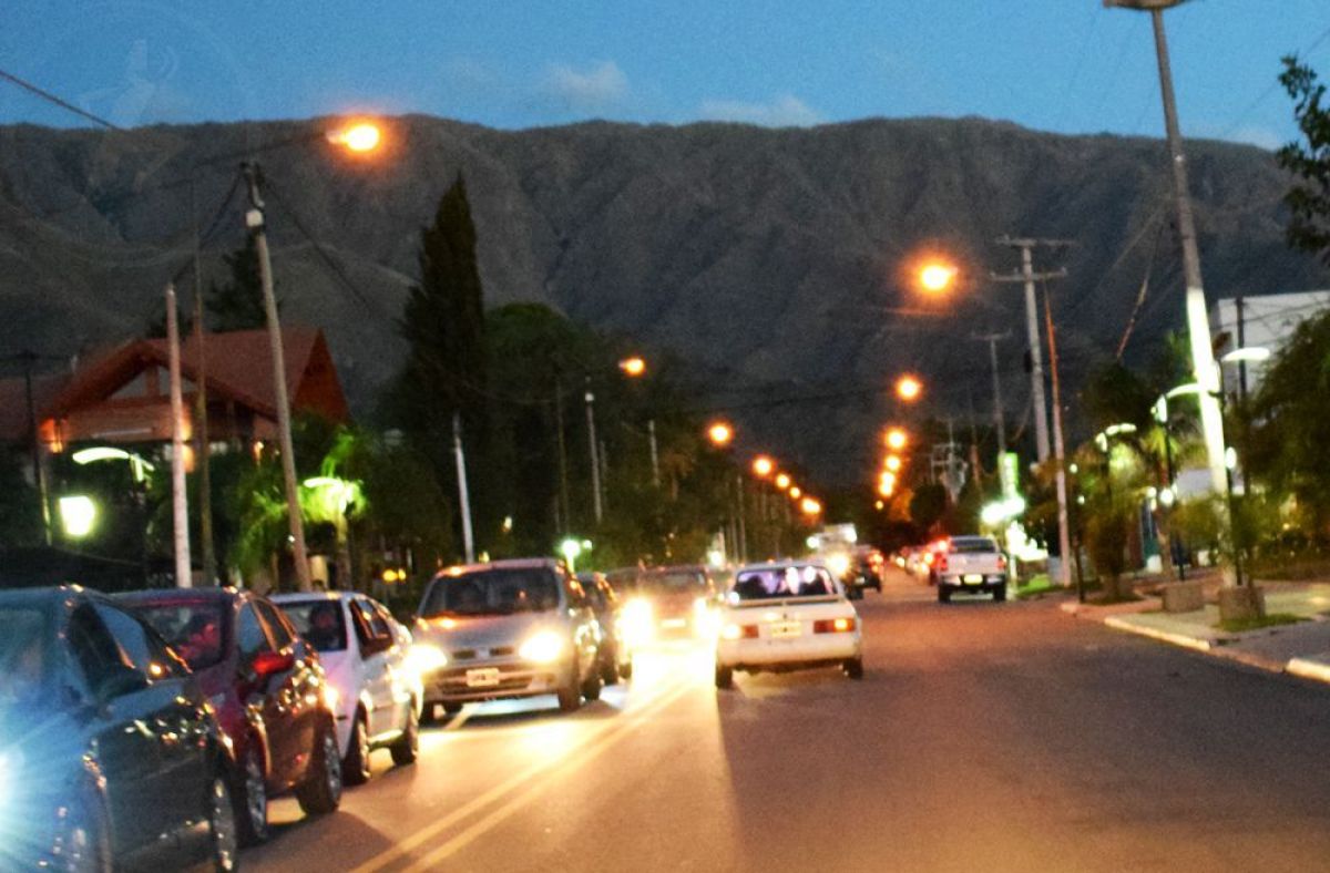 Robaron una importante suma de dinero de una camioneta en Avenida del Sol 