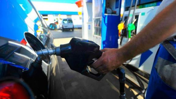 Los combustibles suben otro 37% tras la devaluación anunciada por el Gobierno