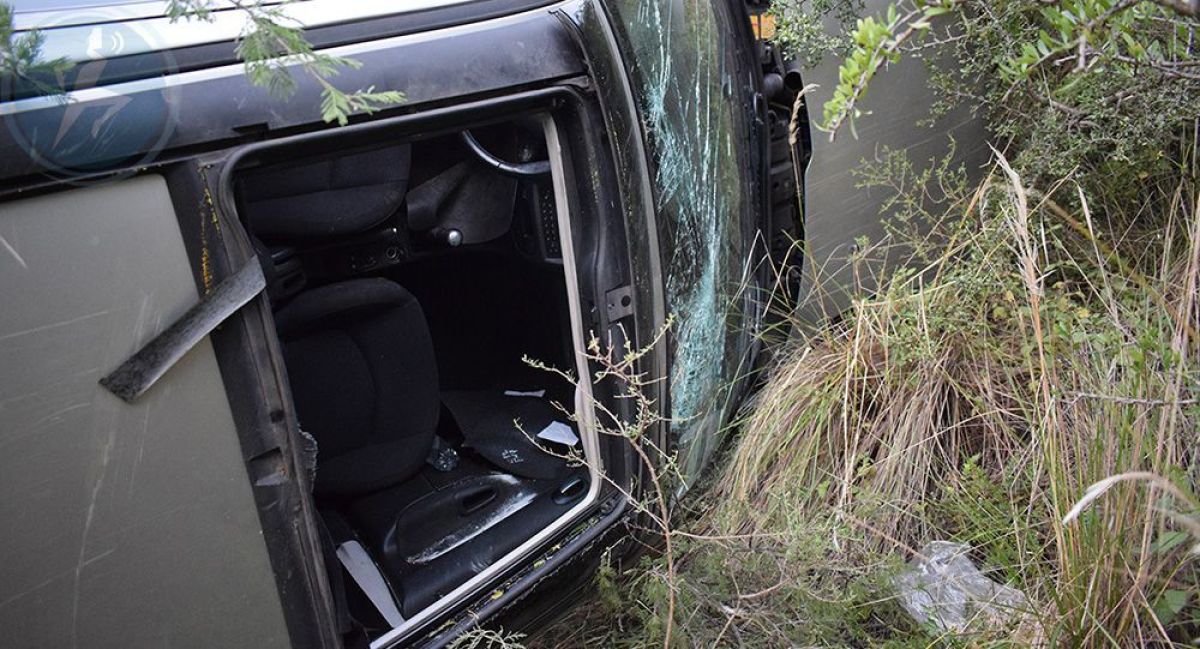 Milagro: se quedaron sin frenos y cayeron al vacío con su auto en el camino al Filo