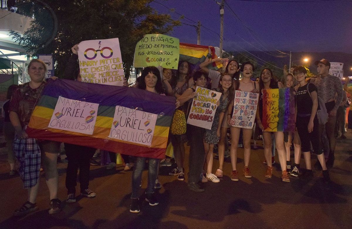 Merlo salió del closet y tuvo su primera marcha del orgullo LGBT+