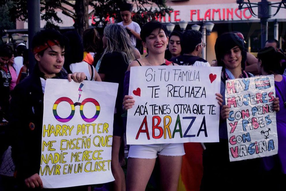 Merlo salió del closet y tuvo su primera marcha del orgullo LGBT+