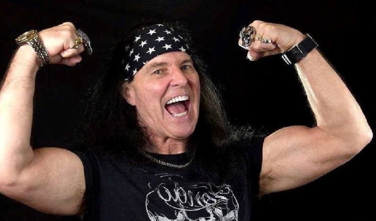 El primer vocalista de AC/DC actuará en Villa de Merlo | El Corredor ...