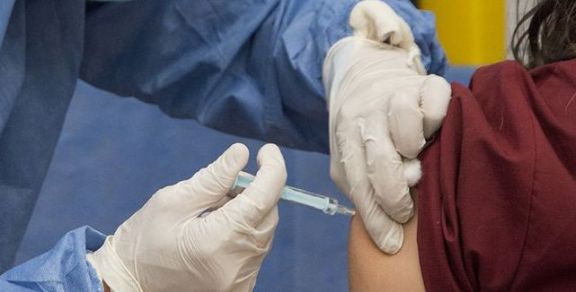 COVID-19: por el alza de casos en el país, insisten con la vacunación